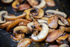 Pečurke gril sa kajmakom (150 gr.)